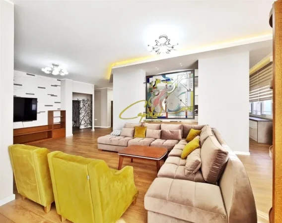 Tirane, jepet me qera apartament 4+1 Kati 2, 210 m² 1.300 € (KOMUNA E PARISIT)