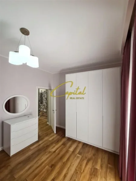 Tirane, jepet me qera apartament 4+1 Kati 2, 210 m² 1.300 € (KOMUNA E PARISIT)