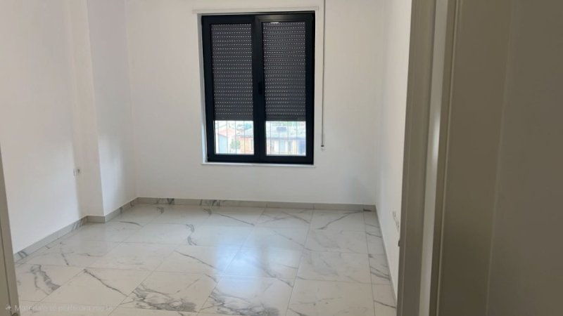 Tirane, jepet me qera zyre Kati 5, 101 m² 550 € (Rruga Karl Gega)