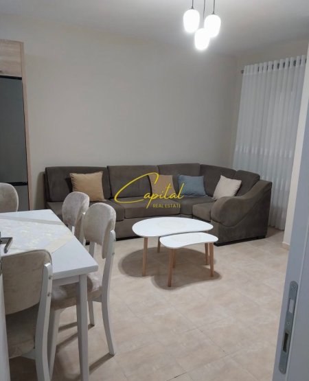 Tirane, jepet me qera apartament 1+1 Kati 5, 60 m² 500 € (KOMUNA E PARISIT)