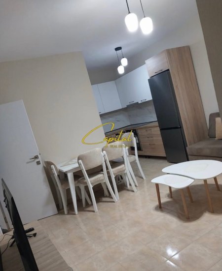 Tirane, jepet me qera apartament 1+1 Kati 5, 60 m² 500 € (KOMUNA E PARISIT)