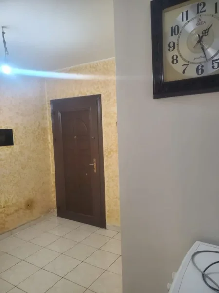 Tirane, jap me qera apartament 2+1+Ballkon Kati 3, 82 m² 500 € (rruga lord bajron)