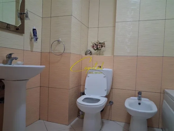Tirane, jepet me qera apartament 1+1 Kati 4, 70 m² 700 € (SHESHI SKENDERBEJ)
