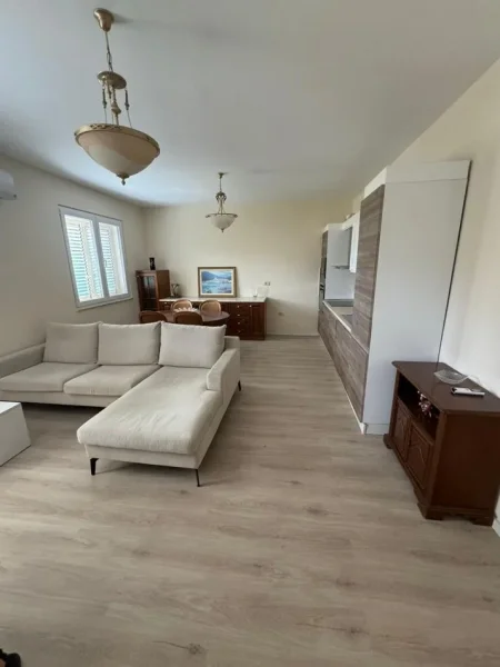 Tirane, jepet me qera apartament 1+1+Aneks+Ballkon Kati 4, 90 m² 700 € (Pallatet Muskat Tirane)