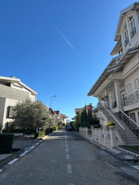 Tirane, shitet Vile 3+1 , 351 m² (Rezidencën Akacia Hills)