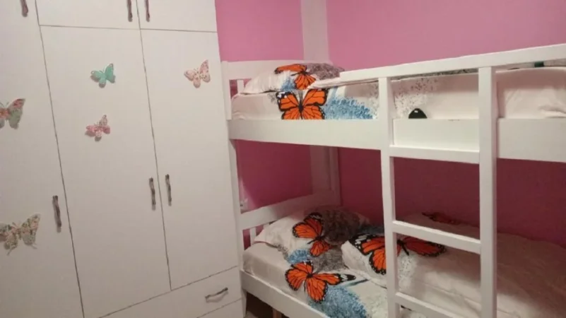 Me qera - Dhoma të përbashkëta mix, private dhe vetëm vajzash nga 7.5 euro dita, ose mujore nga 200euro