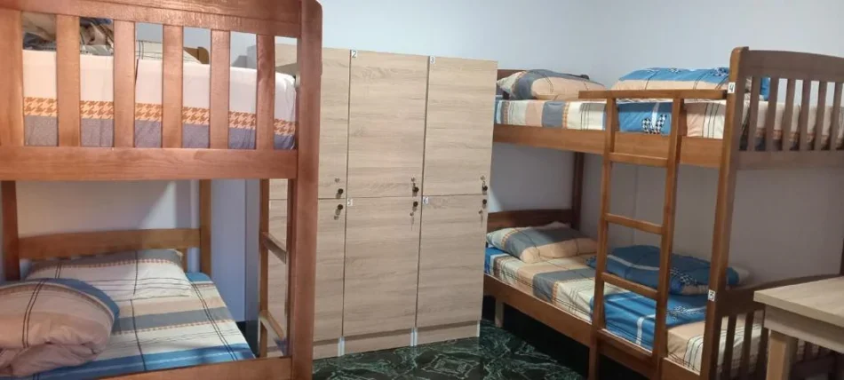 Me qera - Dhoma të përbashkëta mix, private dhe vetëm vajzash nga 7.5 euro dita, ose mujore nga 200euro