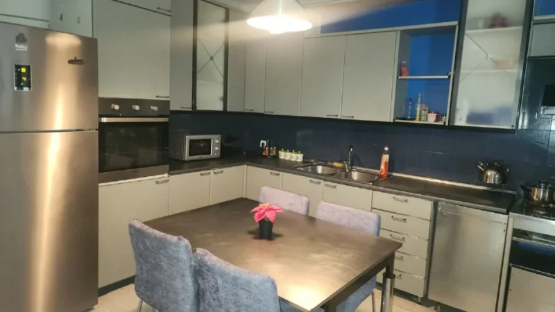 Me qera - Dhoma të përbashkëta mix, private dhe vetëm vajzash nga 7.5 euro dita, ose mujore nga 200euro