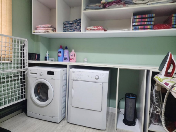 Me qera - Dhoma të përbashkëta mix, private dhe vetëm vajzash nga 7.5 euro dita, ose mujore nga 200euro