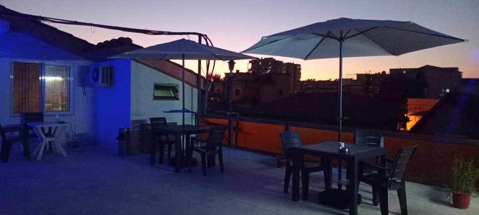 Me qera - Dhoma të përbashkëta mix, private dhe vetëm vajzash nga 7.5 euro dita, ose mujore nga 200euro