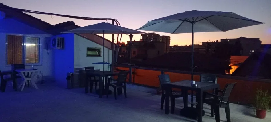 Me qera - Dhoma të përbashkëta mix, private dhe vetëm vajzash nga 7.5 euro dita, ose mujore nga 200euro