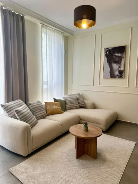Tirane, jepet me qera apartament 1+1 Kati 2, 75 m² 650 € (Jordan Misja)