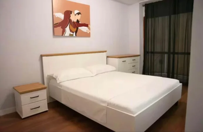Tirane, jepet me qera apartament 2+1 , 100 m² 850 € (Prane Rruges Siri Kodra)