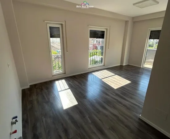 Tirane, shes apartament 2+1 Kati 1, 88 m² 210.000 € (Rruga Panorama)