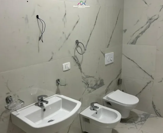 Tirane, shes apartament 2+1 Kati 1, 88 m² 210.000 € (Rruga Panorama)