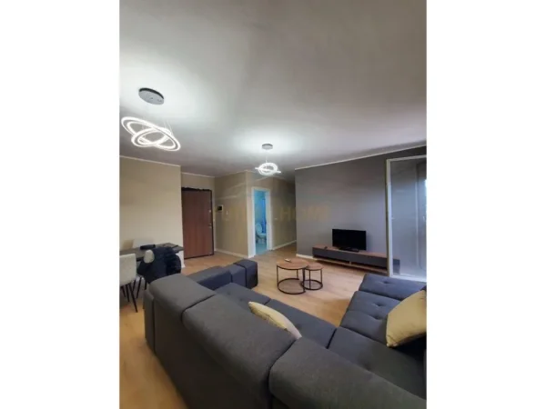 Tirane, jepet me qera apartament 2+1 Kati 3, 95 m² 500 € (Shkozë)