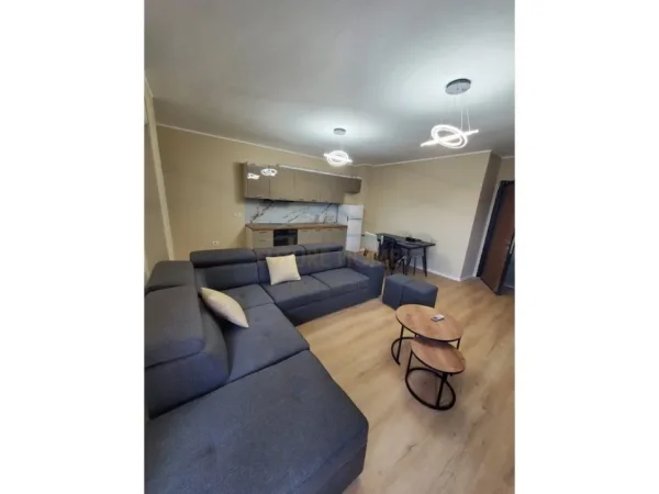 Tirane, jepet me qera apartament 2+1 Kati 3, 95 m² 500 € (Shkozë)