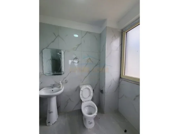 Tirane, jepet me qera apartament 2+1 Kati 3, 95 m² 500 € (Shkozë)