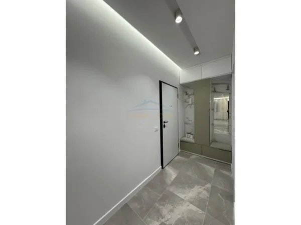 Tirane, jepet me qera apartament 2+1 Kati 10, 119 m² 1.150 € (Pazari i Ri, Tirane)