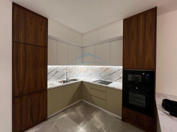 Tirane, jepet me qera apartament 2+1 Kati 10, 119 m² 1.250 € (Pazari i Ri, Tirane)