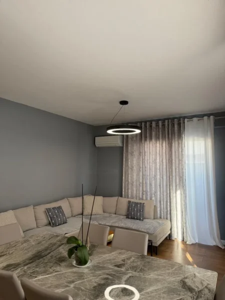 Tirane, jepet me qera apartament 2+1 Kati 3, 85 m² 800 € (Jordan Misja)