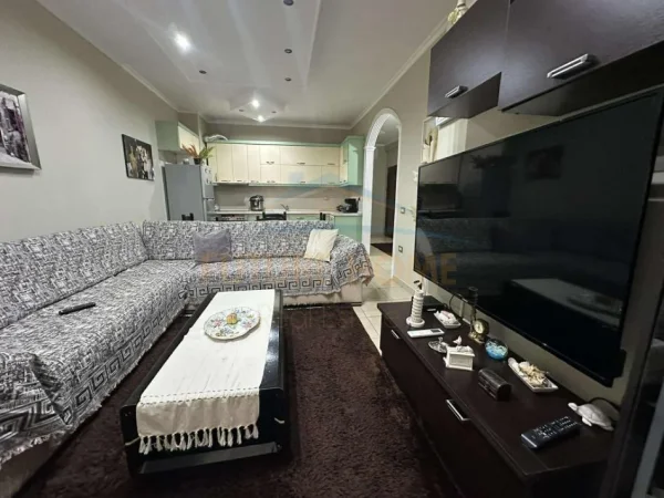 Tirane, shes apartament 2+1+Ballkon Kati 8, 92 m² 150.000 €