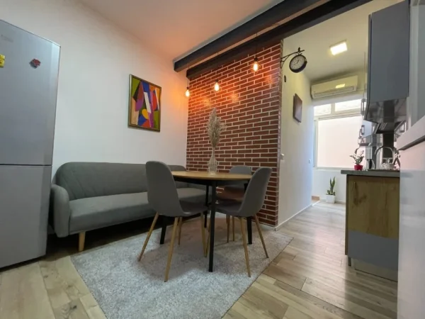Tirane, jepet me qera apartament 1+1 Kati 3, 52 m² 600 € (Myslym Shyri)