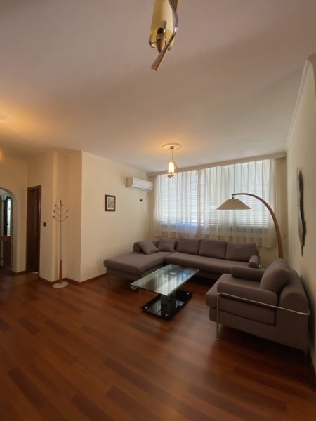 Tirane, jepet me qera zyre Kati 7, 120 m² 1.300 € (Rruga Pjetër Bogdani)