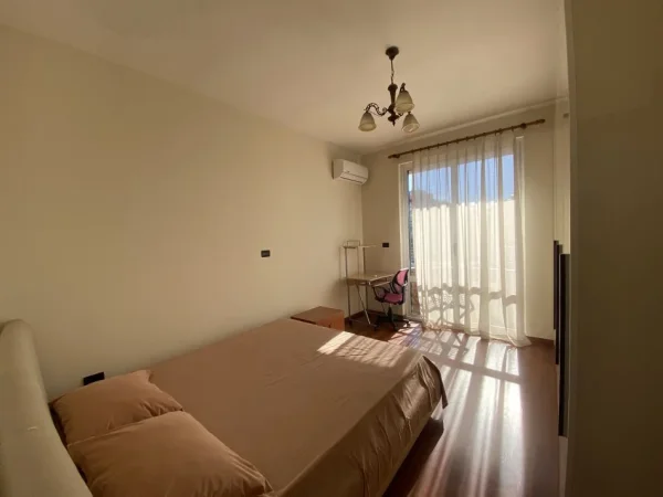 Tirane, jepet me qera zyre Kati 7, 120 m² 1.300 € (Rruga Pjetër Bogdani)