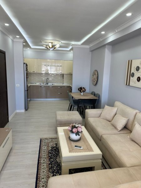 Tirane, jepet me qera apartament 2+1+Aneks+Ballkon Kati 3, 100 m² 600 € (Plus post parkimi)