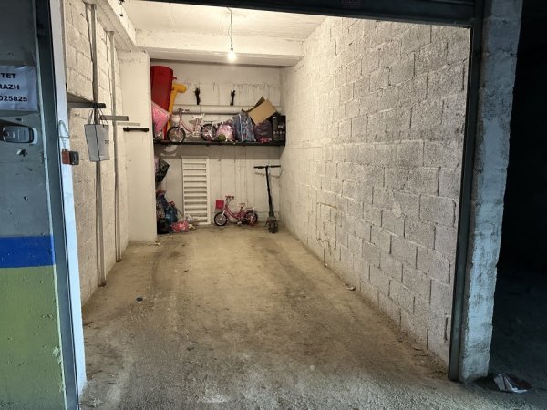 Shqiperi, shitet garazh | post parkimi Kati -1, 18 m² 