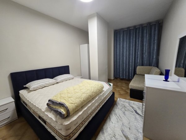 Tirane, jepet me qera apartament 1+1 Kati 6, 700 € (Pranë Petro Ninit)