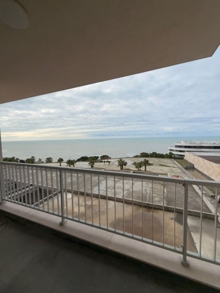 Durres, shes apartament 2+1+Aneks+Ballkon Kati 3, 150 m² (Shitet apartament premium në Kompleksin Dyrrachium, një nga rezidencat më elitare në Currila, Durrës. Apartamenti është 149.39 m², ndodhet në katin e 3-të banim dhe ofron pamje të...