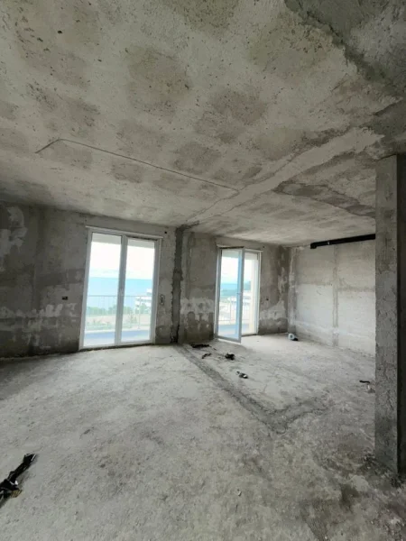 Durres, shes apartament 2+1+Aneks+Ballkon Kati 3, 150 m² (Shitet apartament premium në Kompleksin Dyrrachium, një nga rezidencat më elitare në Currila, Durrës. Apartamenti është 149.39 m², ndodhet në katin e 3-të banim dhe ofron pamje të...