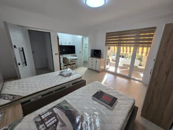 Tirane, jepet me qera garsonier 1+1+Ballkon Kati 2, 38 m² 500 € (Qender)