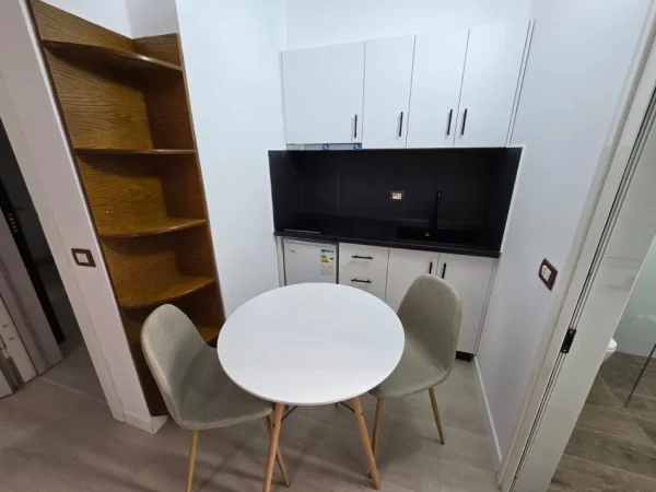 Tirane, jepet me qera garsonier 1+1+Ballkon Kati 2, 38 m² 500 € (Qender)