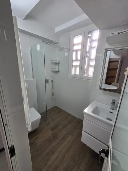 Tirane, jepet me qera garsonier 1+1+Ballkon Kati 2, 38 m² 500 € (Qender)