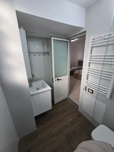 Tirane, jepet me qera garsonier 1+1+Ballkon Kati 2, 38 m² 500 € (Qender)