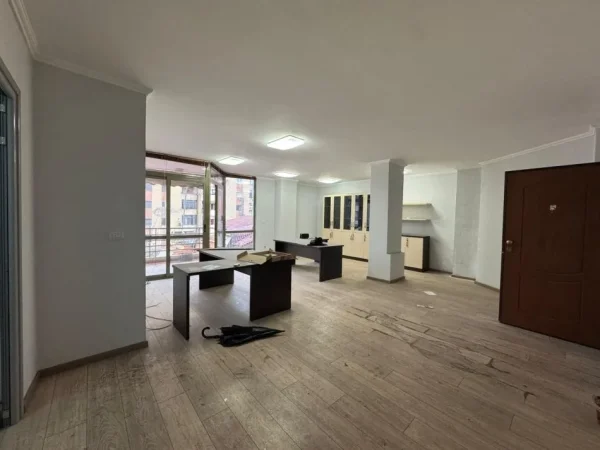 Tirane, shitet apartament 2+1+Aneks+Ballkon Kati 3, 103 m² 258.000 € 