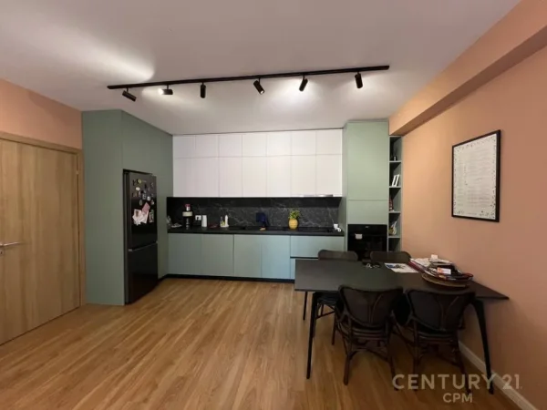 Tirane, shitet apartament 2+1+Ballkon Kati 3, 105 m² 300.000 € (Rruga e Barrikadave, Gjimnazi Partizani)