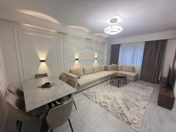 Tirane, jepet me qera apartament 2+1+Ballkon Kati 5, 121 m² 600 € (Unaza e Re)