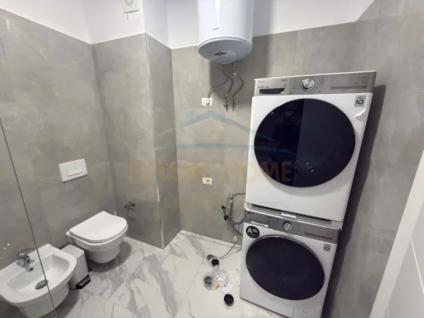 Tirane, jepet me qera apartament 2+1+Ballkon Kati 5, 121 m² 600 € (Unaza e Re)
