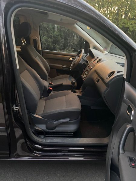 Tirane, shes minivan | minibus VW Caddy Maxi 7 vende Nafte, gri e erret manuale Kondicioner