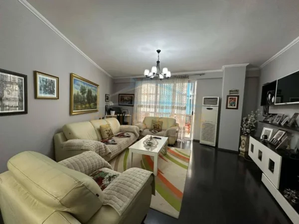 Tirane, shitet apartament 2+1+Ballkon Kati 2, 123 m² 166.000 € (Unaza e Re)