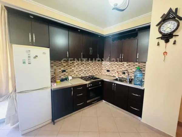 Tirane, jepet me qera apartament , 107 m² 450 € 