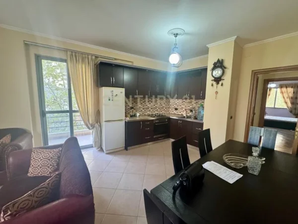 Tirane, jepet me qera apartament , 107 m² 450 € 