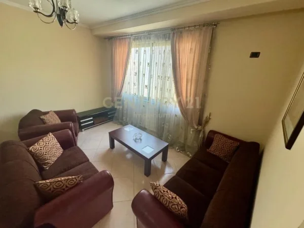Tirane, jepet me qera apartament , 107 m² 450 € 