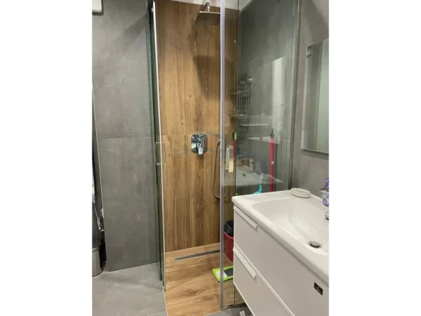 Tirane, jepet me qera apartament duplex Dublex Kati 3, 90 m² 900 € (Pallati i Brigadave)