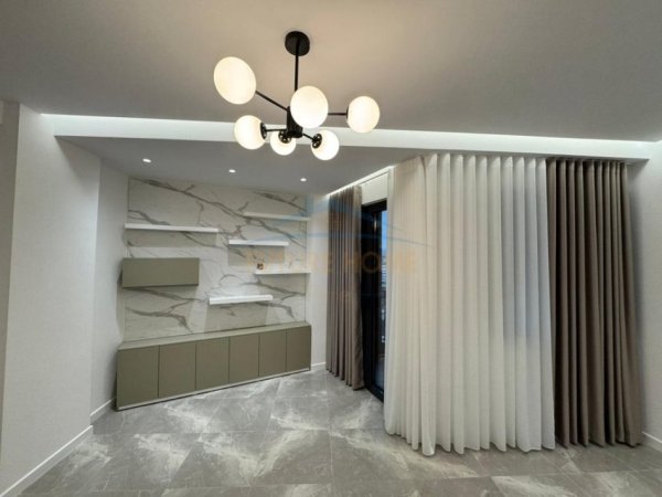 Tirane, jepet me qera apartament 2+1+Ballkon Kati 10, 119 m² 1.250 € (Pazar i Ri)