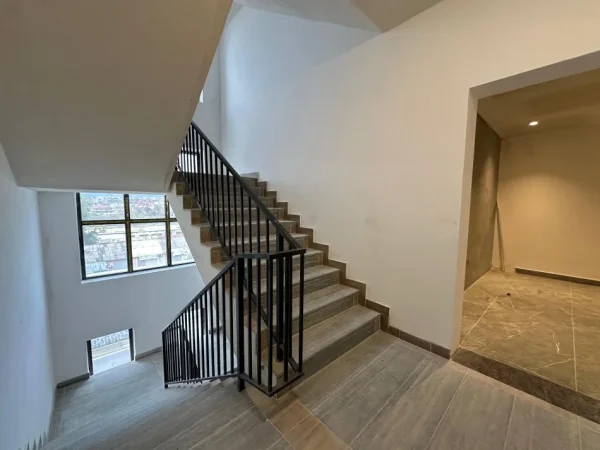 Tirane, shitet apartament 2+1+2+Ballkon , 123 m² 170.000 € (Ish Dogana, Eagle Residence)